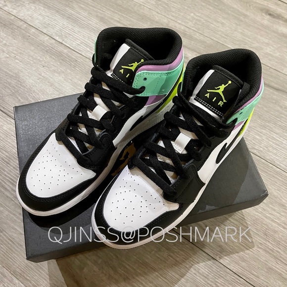 Air Jordan 1 Mid GS New - Picture 5 of 8